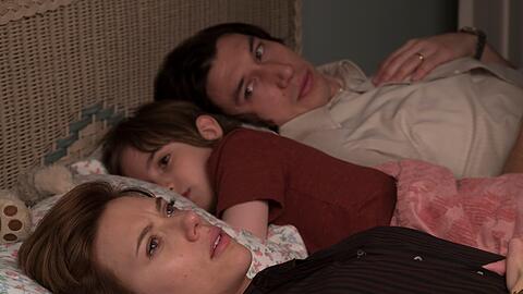 Kann man sich, wenn man sich doch mal so geliebt und bewundert hat, sanft trennen? Scarlett Johansson und Adam Driver mit ihrem 8-jährigen Filmsohn in &bdquo;Marriage Story&ldquo;.