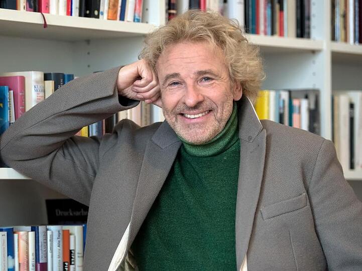 Thomas Gottschalk gibt seinen Einstand mit der Literatursendung "Gottschalk liest?" im Bayerischen Rundfunk.
