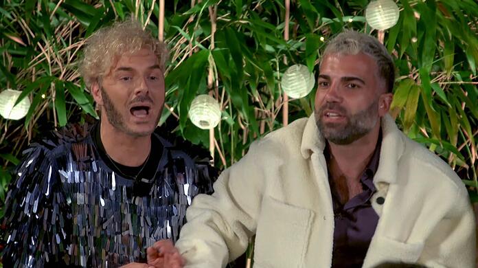 Sam Dylan (l.) erhebt Vorwürfe gegen RTL: Wurden er und Partner Rafi (r.) im "Sommerhaus" homophob angefeindet?