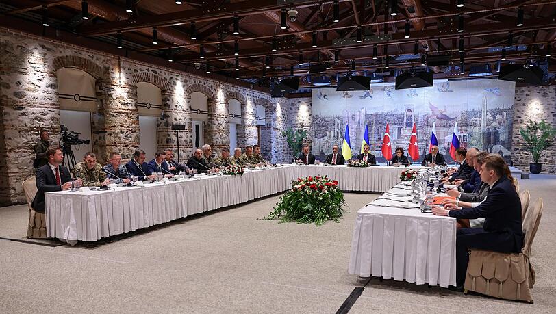 In Istanbul haben erstmals seit drei Jahren ukrainische und russische Vertreter direkte Gespräche über den Ukraine-Krieg geführt.