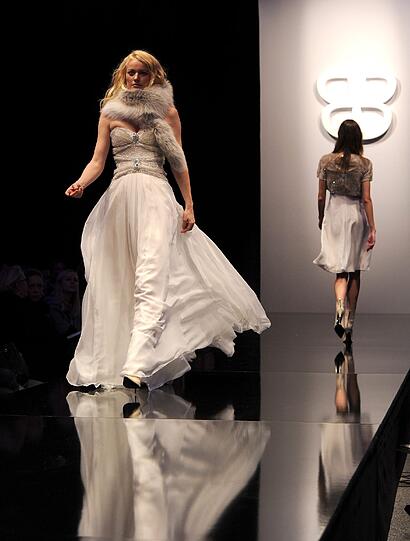 Ganz viele Promis und natürlich noch mehr Mode: Vom 18. - 21. Januar findet in Berlin die Mercedes-Benz Fashion Week statt. Wir zeigen Ihnen die besten Fashion und Promi-Bilder - zum Durchklicken!