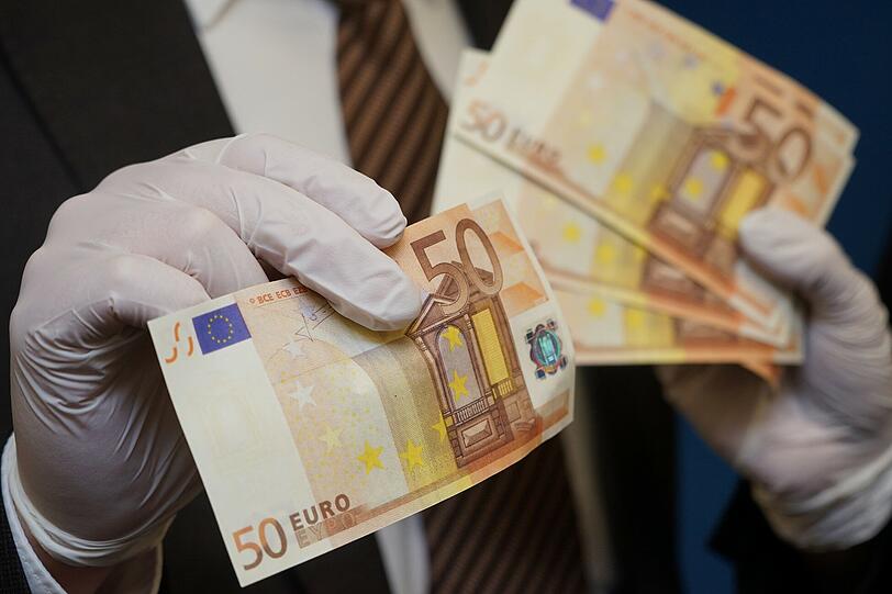 Bei dem Falschgeld fehlt zum Beispiel der Silberstreifen in der Mitte.