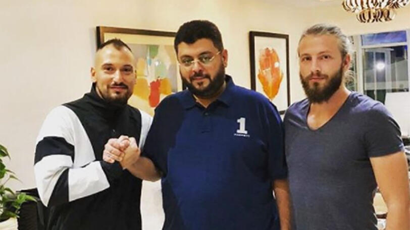 Besuch bei Hasan Ismaik: Timo Gebhart (l) und Physiotherapeut Nick Wurian (r) bedanken sich persönlich beim Sponsor seines Privat-Trainingscamps.