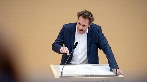 Ludwig Hartmann (Bündnis 90/Die Grünen) spricht bei einer Plenarsitzung im Landtag. Foto: Sina Schuldt/dpa/Archivbild