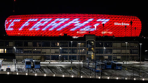 Zu Ehren von Franz Beckenbauer wird die Allianz Arena in den nächsten Tagen mit dem Schriftzug "Danke Franz" beleuchtet.