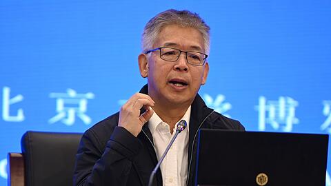 &Ouml;konom Huang Yiping sieht in den neuen Regeln eine Antwort auf internationale Entwicklungen.