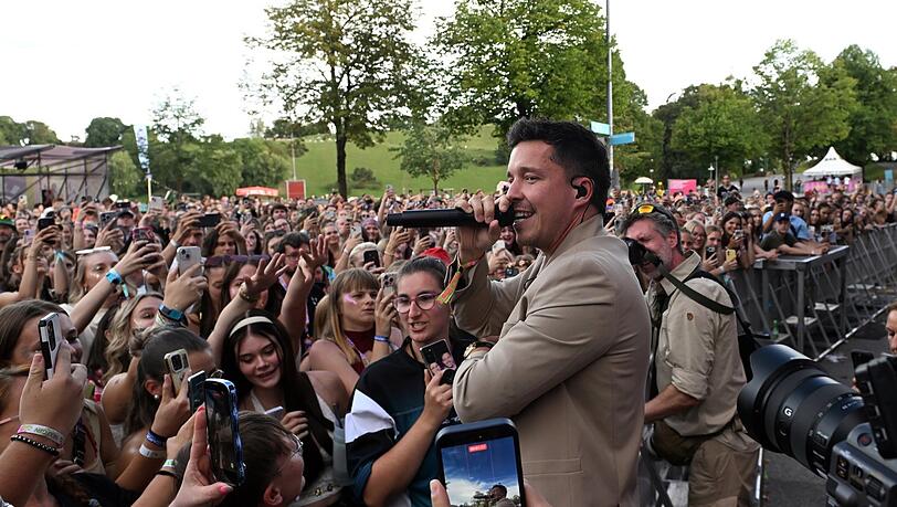 Nico Santos geht auf Tuchfühlung zu seinen Fans. Nico Santos geht auf Tuchfühlung zu seinen Fans.
