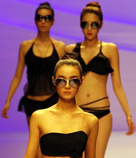 Knappe Bikinis, süße Mädchen: Die Fashion Week in Peking.