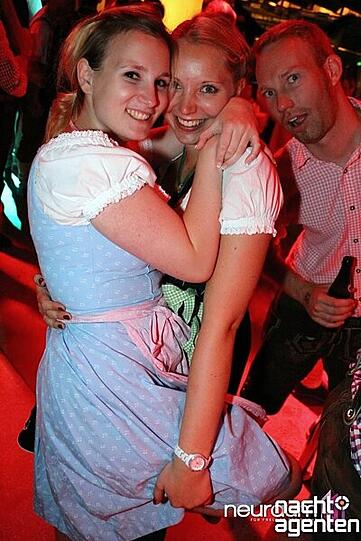 Im neuraum findet derzeit ein After-Wiesn-Showmarathon statt: "16 Tage Wies&rsquo;n - 16 Tage neuraum". Mehr Bilder unter www.nachtagenten.de