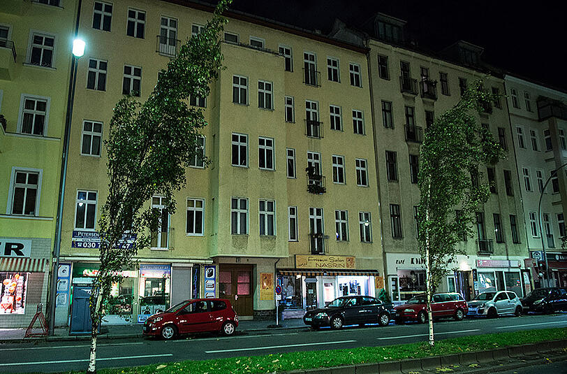 In diesem Haus in Schöneberg nahmen Polizeibeamte den 27-Jährigen fest.