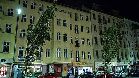 In diesem Haus in Schöneberg nahmen Polizeibeamte den 27-Jährigen fest.