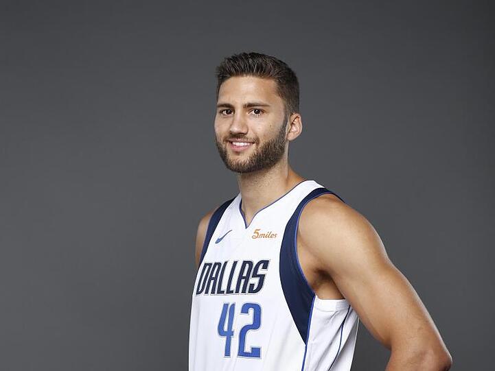 Wird sich während der Zwangspause durch den Coronavirus daheim fit halten: Maximilian Kleber von den Dallas Mavericks.