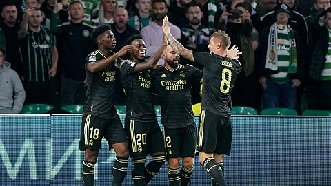Titelverteidiger Real Madrid startet mit einem Sieg bei Celtic Glasgow.