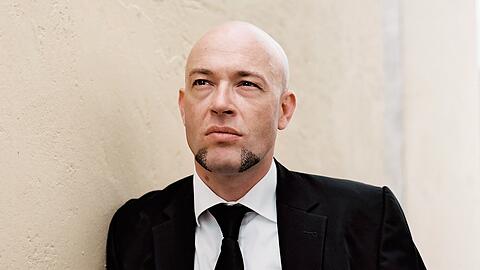 Der Graf von Unheilig hat schlechte Nachrichten: Er muss zwei weitere Konzerte absagen.