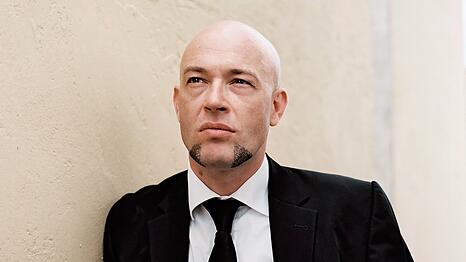 Der Graf von Unheilig hat schlechte Nachrichten: Er muss zwei weitere Konzerte absagen.