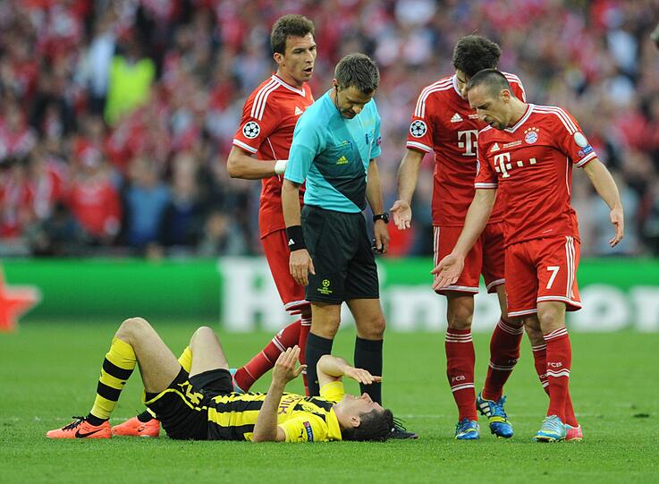25. Mai 2013: Auch im Finale der Champions League im Triple-Jahr holt Ribéry aus. Er schlägt dem damals noch für Dortmund spielenden Robert Lewandowski den Ellenbogen ins Gesicht. Auch hier gibt's keinen Platzverweis.
