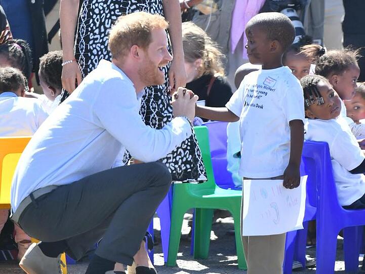 Die Kinder lieben Prinz Harry.
