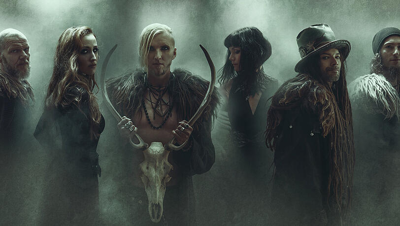 Die aktuelle Besetzung von Faun mit Rüdiger Maul (links), Laura Fella, Oliver Satyr, Adaya, Niel Mitra und Stephan Groth.