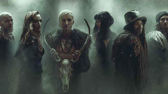 Die aktuelle Besetzung von Faun mit Rüdiger Maul (links), Laura Fella, Oliver Satyr, Adaya, Niel Mitra und Stephan Groth.