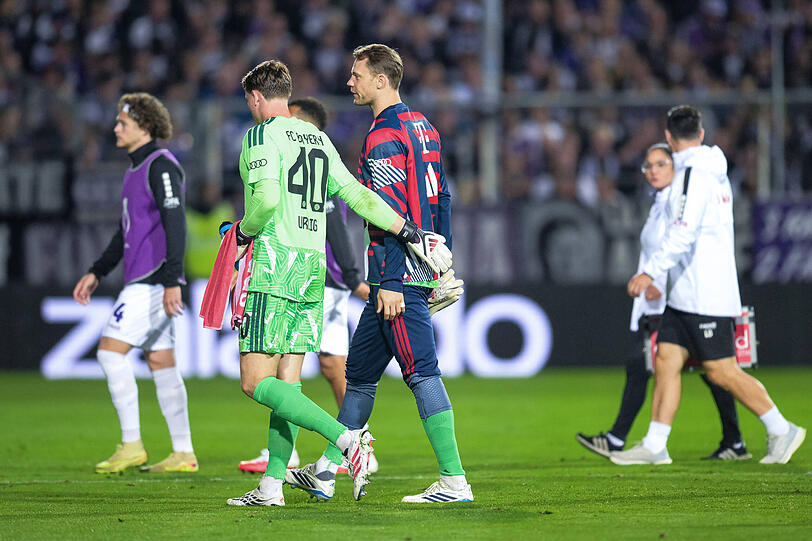 Urbig mit Kapit&auml;n Manuel Neuer (r.) in Osnabr&uuml;ck.