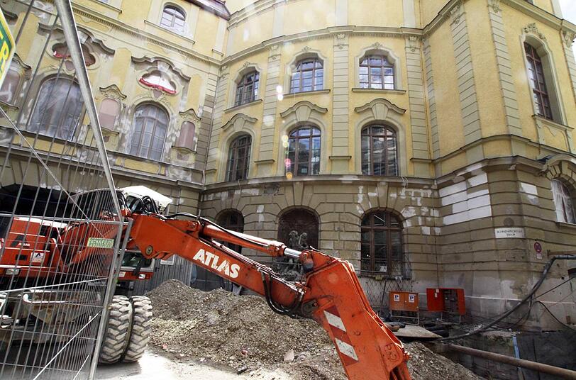 Deutschen Theater: Zoff um die Problembaustelle.