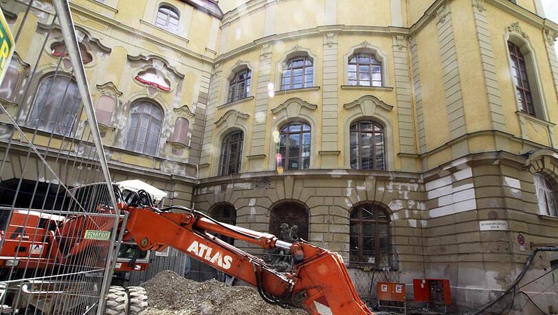 Deutschen Theater: Zoff um die Problembaustelle.