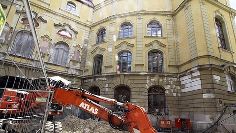 Deutschen Theater: Zoff um die Problembaustelle.