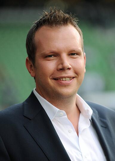 ...&bdquo;Dass der FC Bayern individuell besser besetzt ist, überrascht natürlich nicht. Sie sind das mit Abstand beste Team der Liga. Eigentlich spricht nichts für einen Sieg des BVB. Ich denke: der Wille der Bayern, den Pott zu holen, ist größer und stärker als der Druck, ihn holen zu müssen. Das einzige Problem: Sie dürfen nicht schon wieder ein Finale verlieren. Dortmund weiß, wie man Bayern schlägt. Trotzdem glaube ich: Bayern holt sich in London zurück, was ihnen letztes Jahr von Chelsea gestohlen wurde.&ldquo;