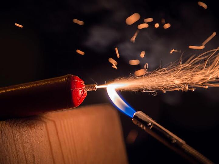 Unbekannte Täter haben in der Silvesternacht in München mindestens drei Mäuse mit Böllern in die Luft gesprengt. (Symbolbild)