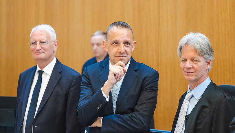 Er brachte den Stein ins Rollen: Alexander Egger (M) wollte eine EU-weite Ausschreibung der großen Wiesnzelte erreichen. (Archivbild) Er brachte den Stein ins Rollen: Alexander Egger (M) wollte eine EU-weite Ausschreibung der großen Wiesnzelte erreichen. (Archivbild)