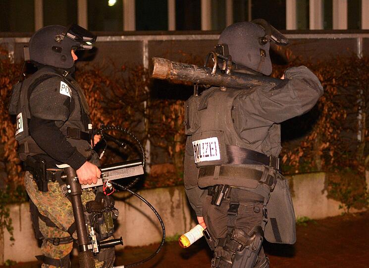 Bilder von der Geiselnahme in Frankfurt.