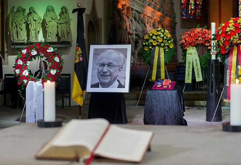 Die Trauerfeier für Lothar Späth fand in der Stiftskirche statt