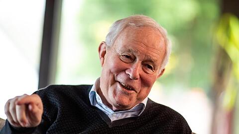 Armin Grein, langjähriger Vorsitzender der Freien Wähler, spricht während eines Interviews. Foto: Daniel Karmann