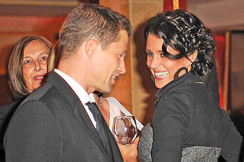 Bleibt zumindest seinem Frauentyp treu: Til Schweiger und die schöne Anna sorgen auf der Ritter-Party im P1 für Getuschel. Was läuft da mit der lockigeren Variante seiner Ex Dana?