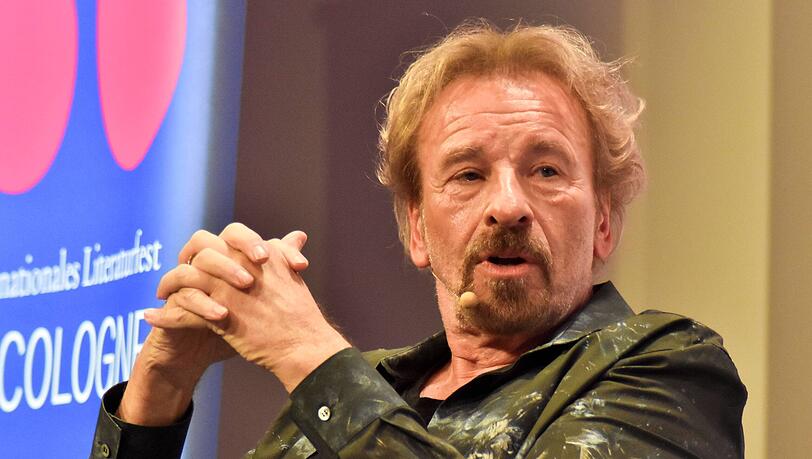 Thomas Gottschalk ärgert sich über die vielen Regentagen im deutschen Sommer 2025.