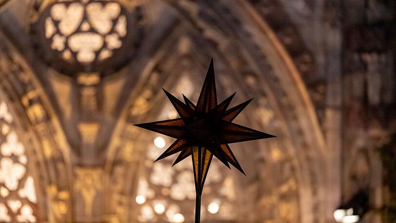 Die N&uuml;rnberger Frauenkirche ist festlich erleuchtet. (Archivbild)