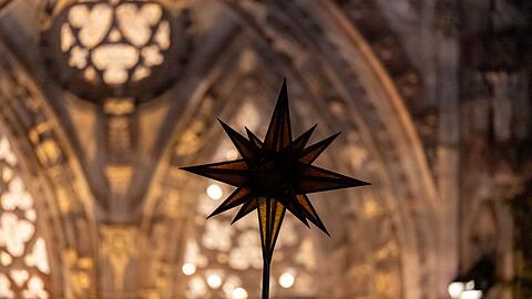 Die N&uuml;rnberger Frauenkirche ist festlich erleuchtet. (Archivbild)