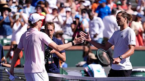 Chancenlos gegen Jannik Sinner (l): Der deutsche Tennisprofi Alexander Zverev.