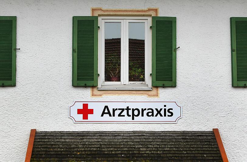 Eine Zahnärztin hat ihre eigene Praxis angezündet. (Symbolbild)