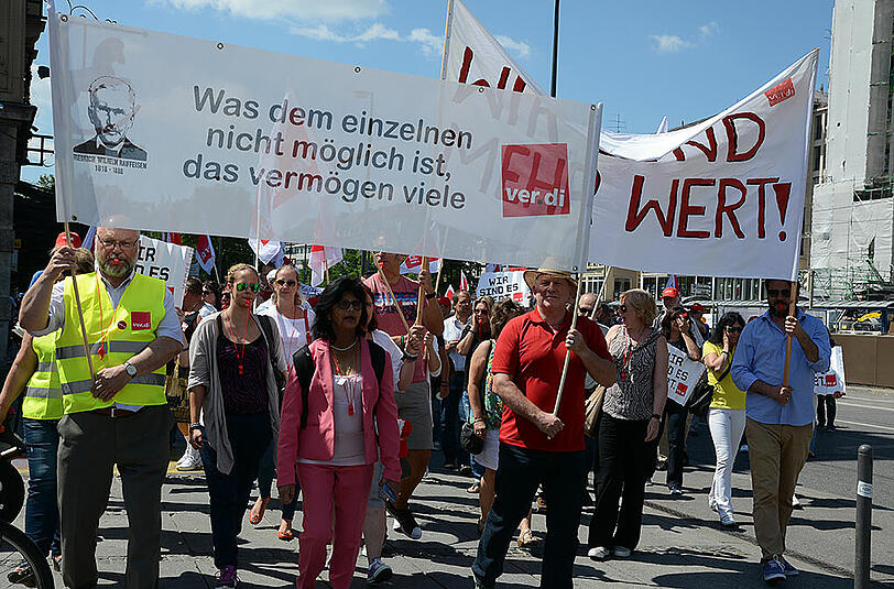 "Wir sind mehr wert" ist die Botschaft der Münchner Bankangestellten. Sie streiken seit heute.