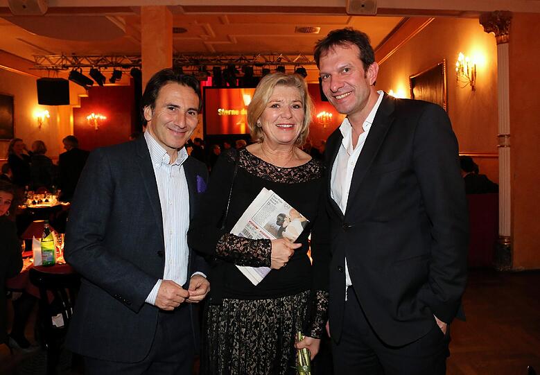 Jutta Speidel mit ihrem Lebensgefährten Bruno Maccallini (links) und AZ-Chefredakteur Arno Makowsky.