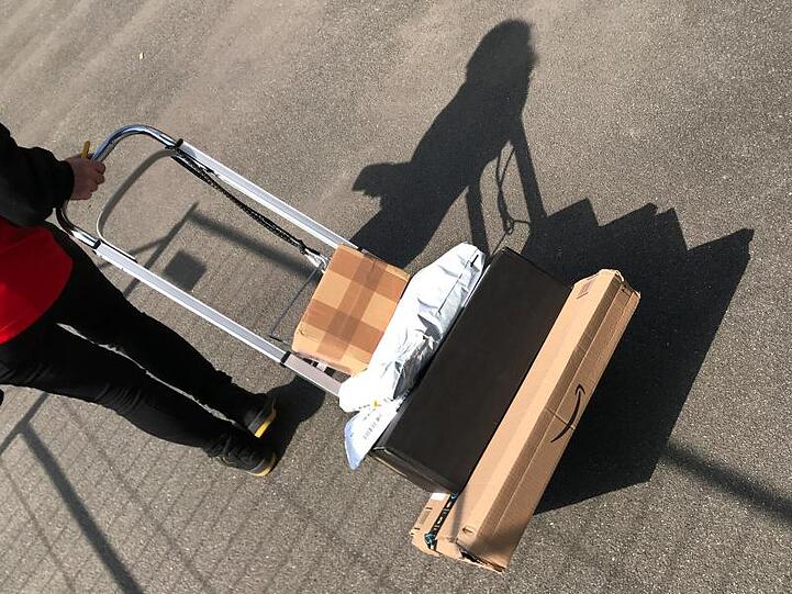 Die ständig wachsende Flut der Sendungen gerade zu Weihnachten stellt die Paketdienste seit Jahren vor große Herausforderungen.