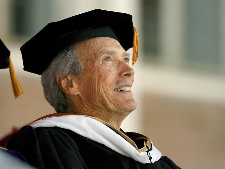 Für seinen Verdienste um den Film erhielt Clint Eastwood 2007 die Ehrendoktorwürde der University of Southern California in Los Angeles.