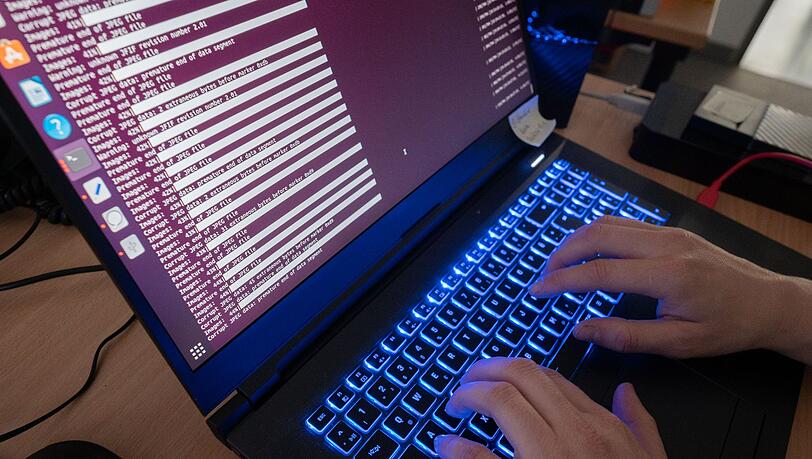 Die Anzahl der Straftaten im Internet hat im Jahr 2022 in München zugenommen. (Symbolbild)