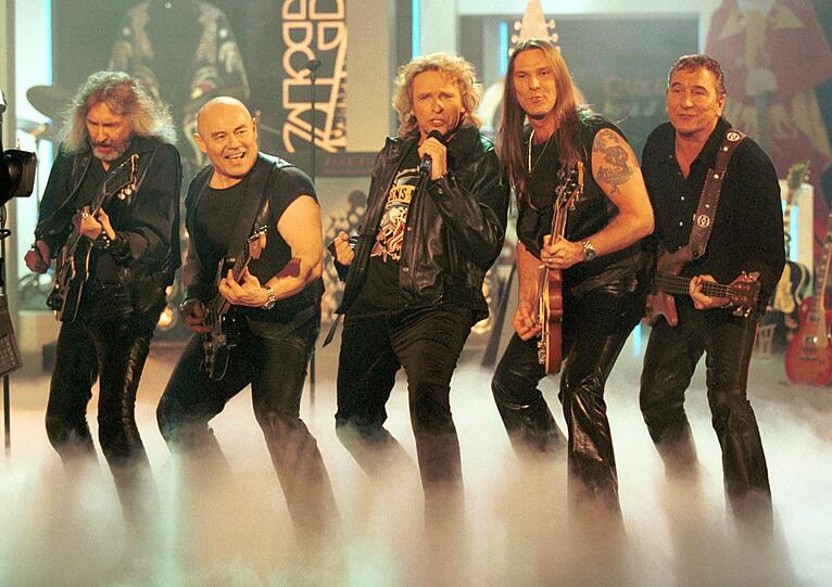 Normalerweise die Musik-Größen zu Gast, wollte Thomas Gottschalk mal seine eigenen Gesangskünste zum besten geben. 2001 sang der Showmaster "What Happened To Rockn Roll".