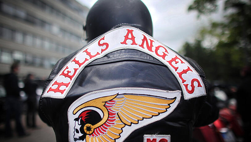 Nach einer Razzia gegen Hells Angels ermittelt die Polizei wegen Landfriedensbruchs. Nach einer Razzia gegen Hells Angels ermittelt die Polizei wegen Landfriedensbruchs.