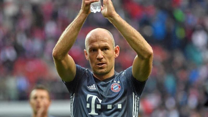 Bundesliga, 33. Spieltag, RB Leipzig - FC Bayern München. Münchens Arjen Robben nach dem Spiel. Foto: Hendrik Schmidt Bundesliga, 33. Spieltag, RB Leipzig - FC Bayern München. Münchens Arjen Robben nach dem Spiel. Foto: Hendrik Schmidt