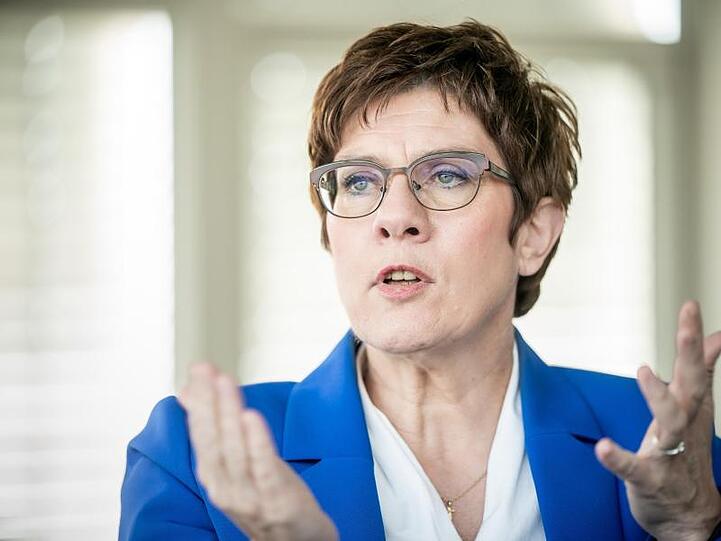 Annegret Kramp-Karrenbauer, CDU-Bundesvorsitzende und Verteidigungsministerin, während eines Interviews.