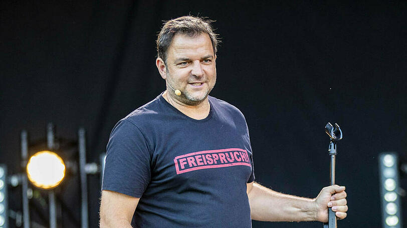 Martin Rütter bei einem Open Air Event im August.