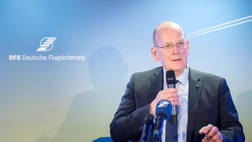 DFS-Chef Arndt Schoenemann verspricht sich viel von der Zusammenarbeit mit der Telekom und mit Hensoldt. DFS-Chef Arndt Schoenemann verspricht sich viel von der Zusammenarbeit mit der Telekom und mit Hensoldt.